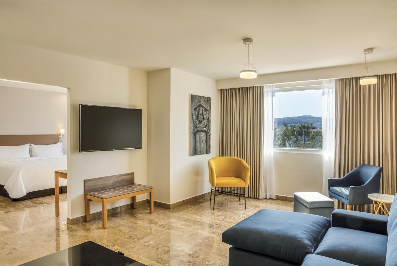 Fiesta Inn Guadalajara Periferico Poniente Сапопан Экстерьер фото