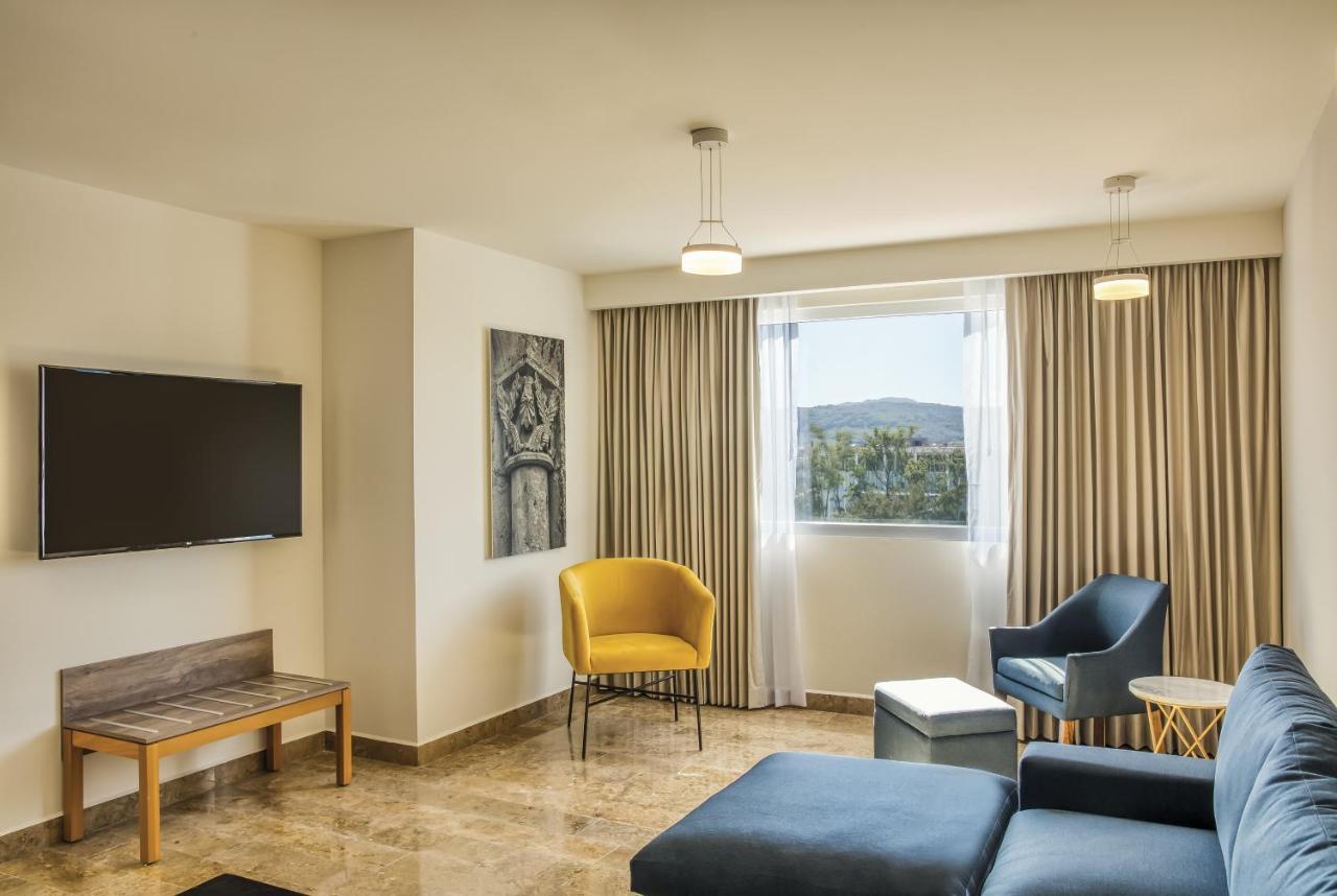 Fiesta Inn Guadalajara Periferico Poniente Сапопан Экстерьер фото