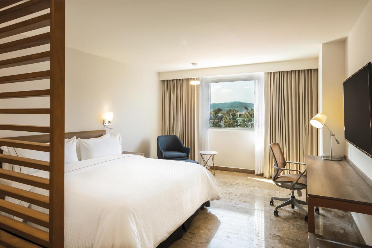 Fiesta Inn Guadalajara Periferico Poniente Сапопан Экстерьер фото