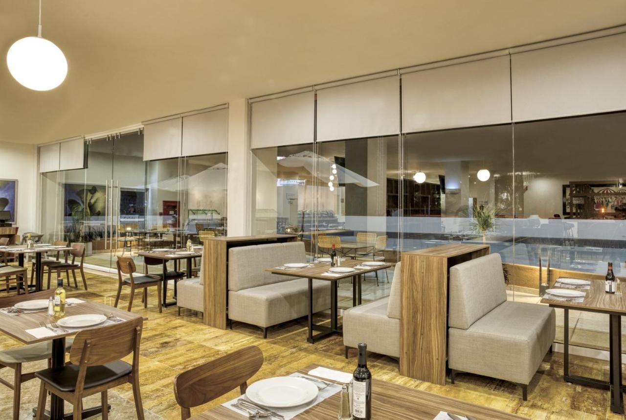 Fiesta Inn Guadalajara Periferico Poniente Сапопан Экстерьер фото