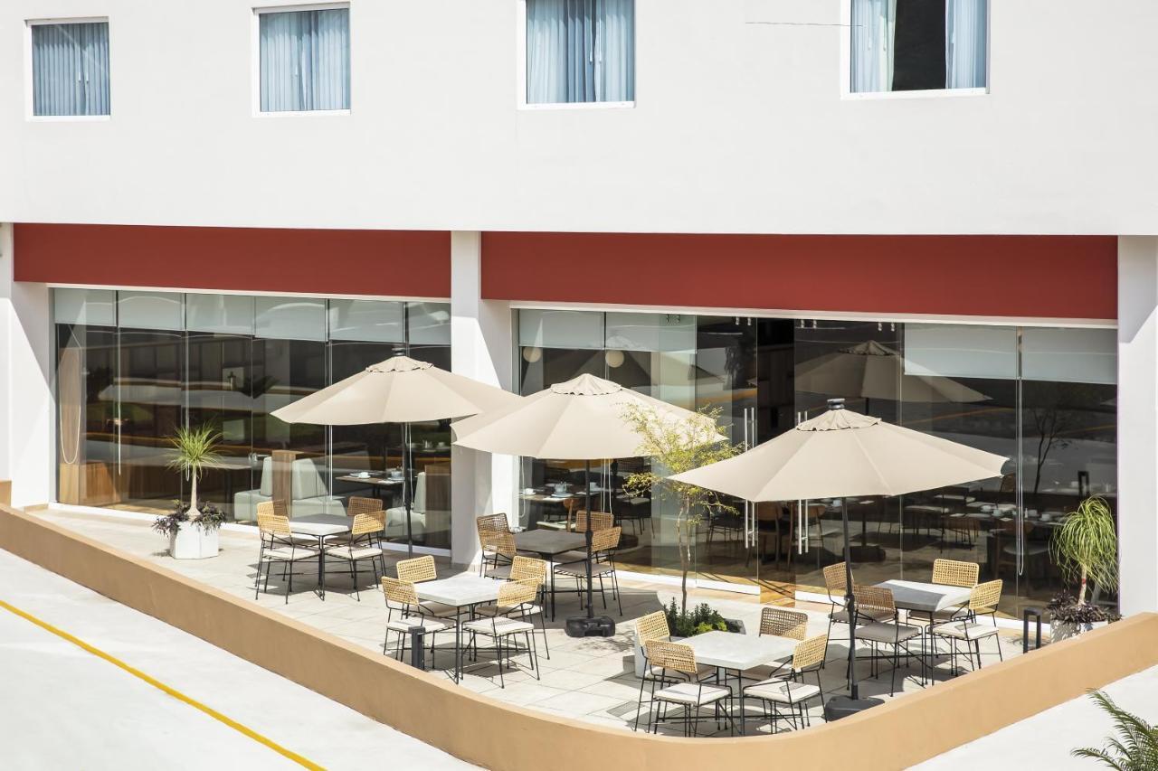 Fiesta Inn Guadalajara Periferico Poniente Сапопан Экстерьер фото