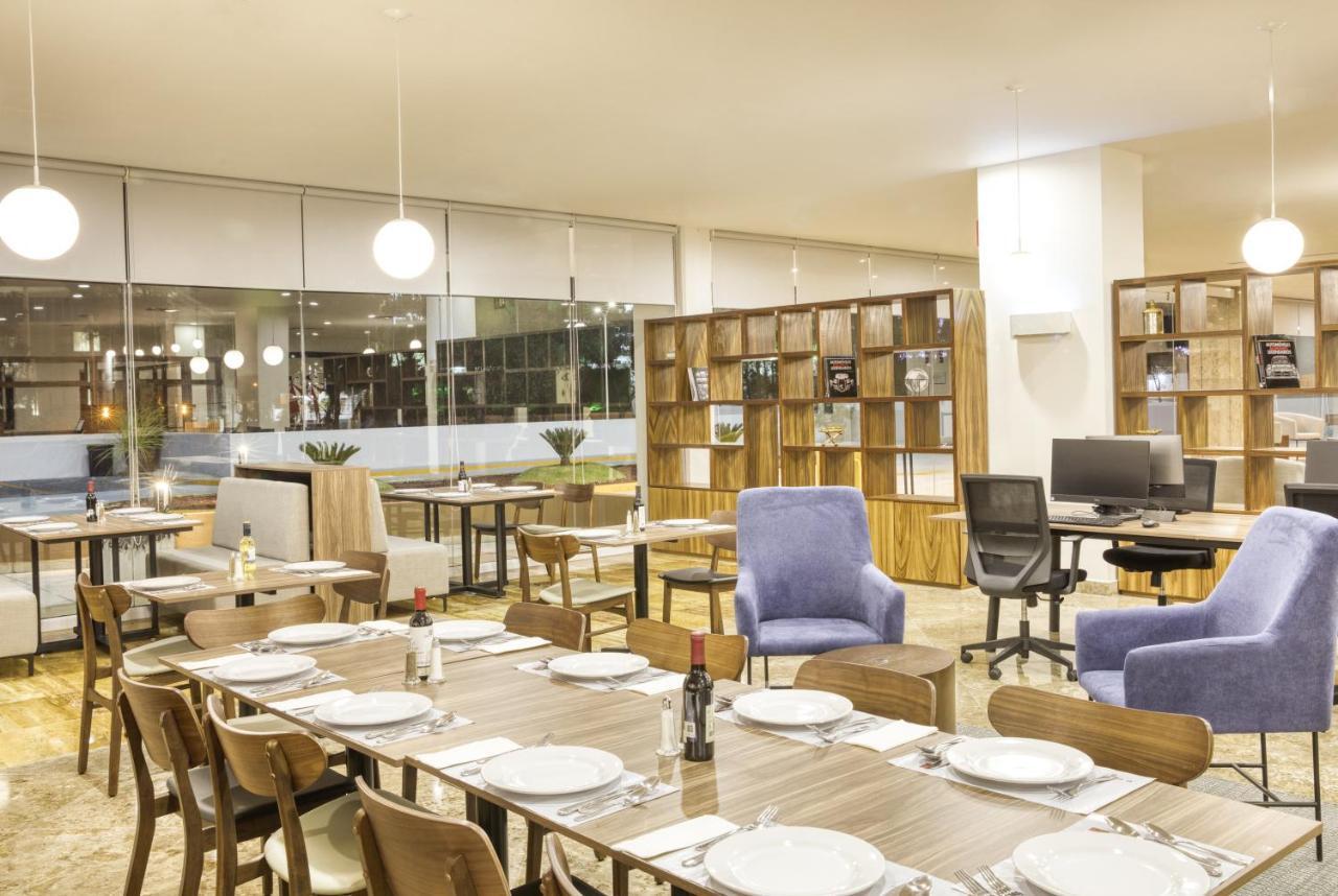 Fiesta Inn Guadalajara Periferico Poniente Сапопан Экстерьер фото