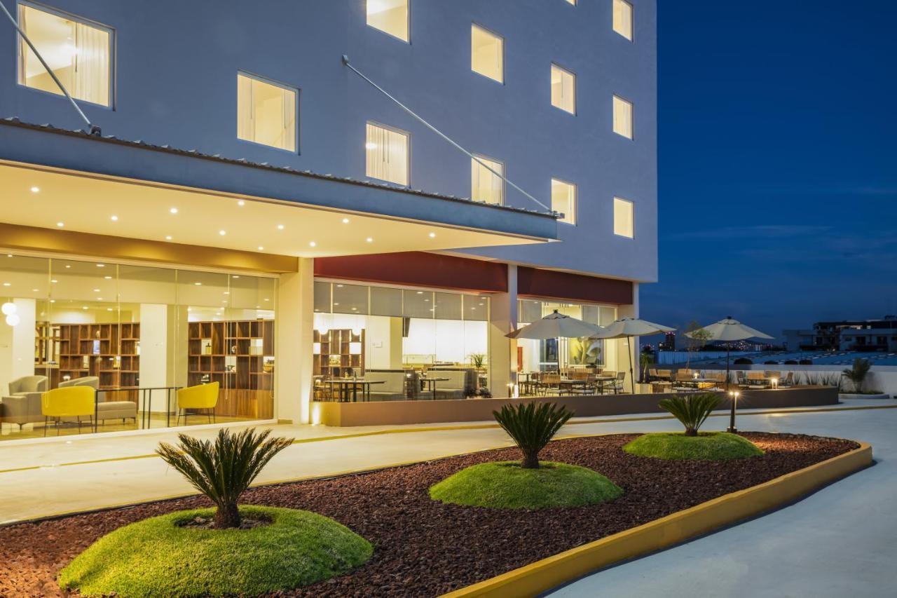 Fiesta Inn Guadalajara Periferico Poniente Сапопан Экстерьер фото